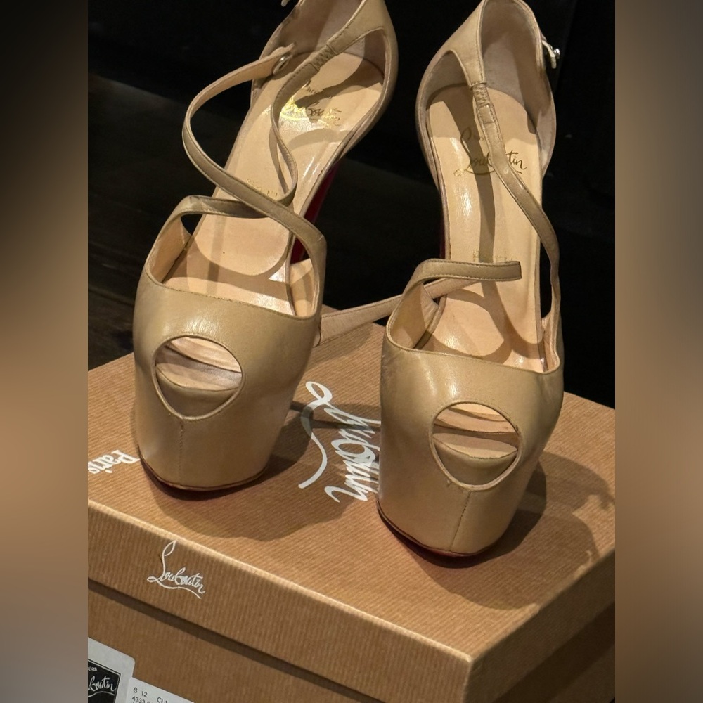 Super sexy Louboutin nude heel. Soft leather. Worn once. Mint condition.